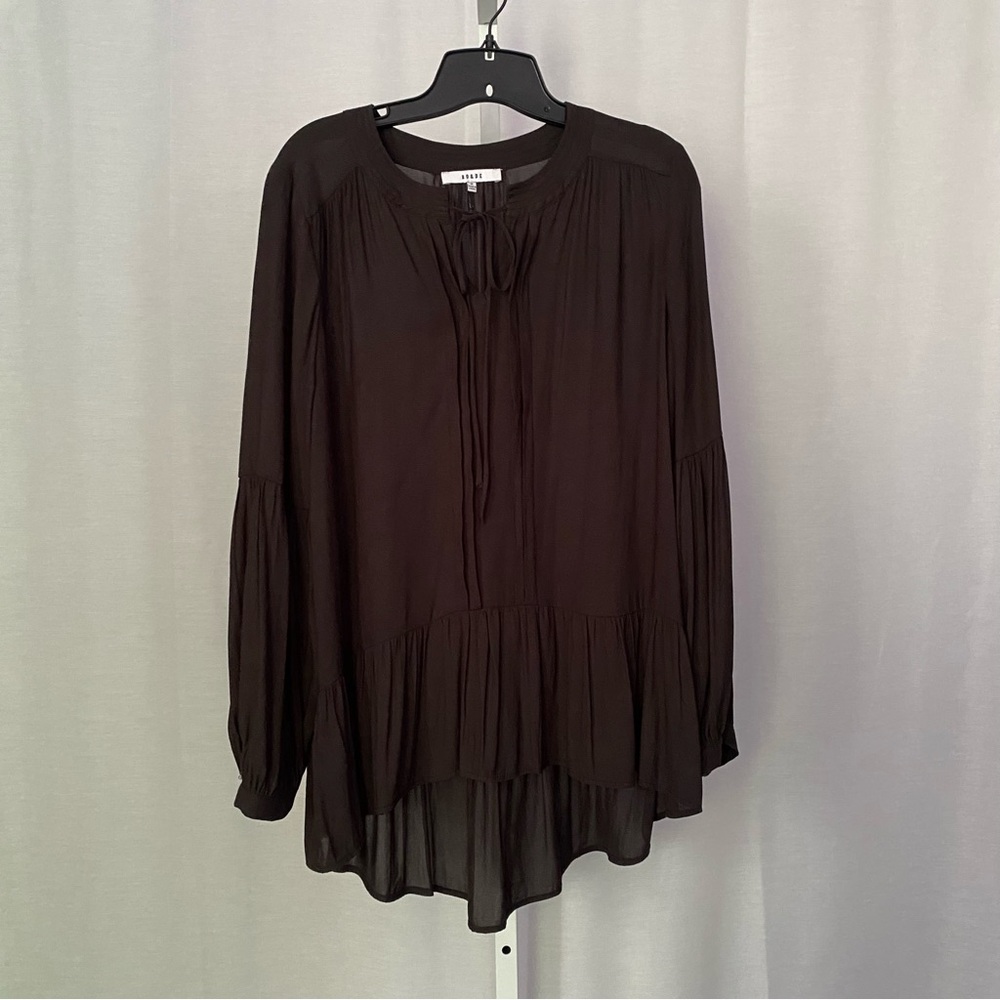 🏷️Ro & De Black Tie-Neck High-Low Lightweight Blouse — M